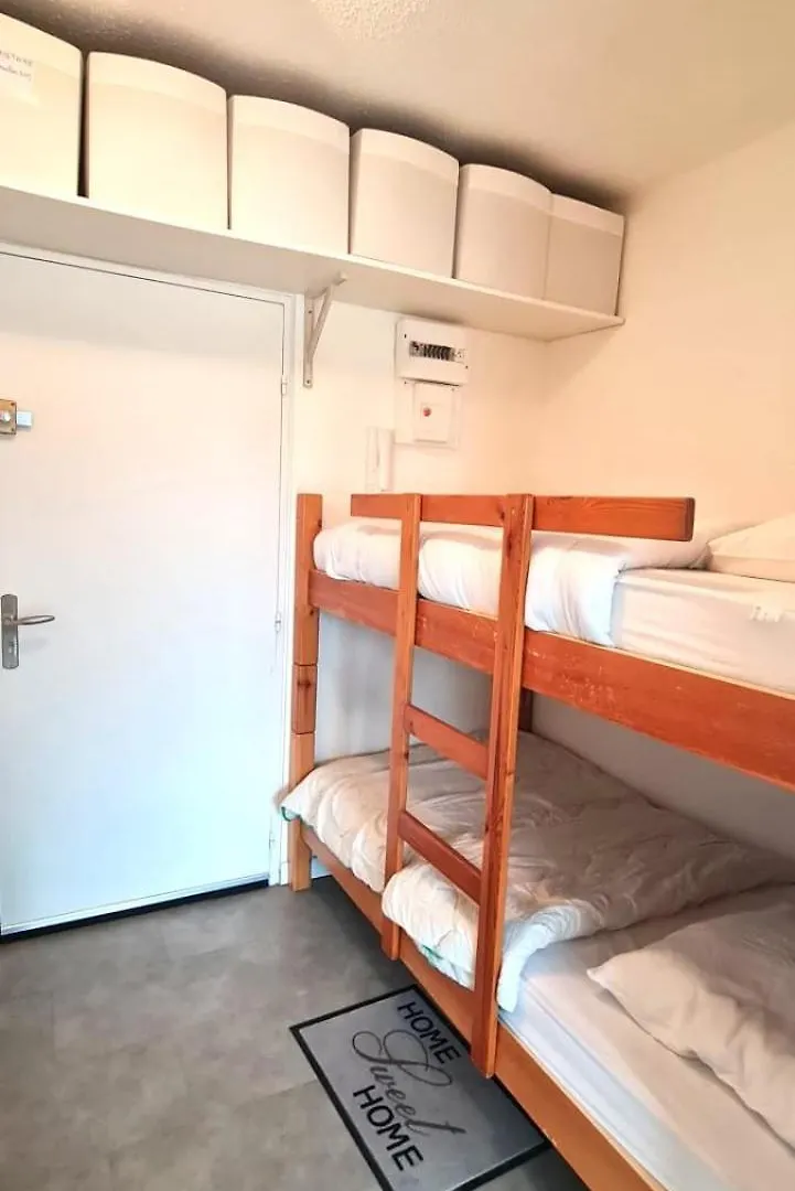 Beautiful Studio With Balcony - Near Beach 생트막시메 아파트